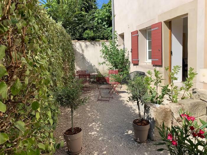 Les Cigales LʼIsle-sur-la-Sorgue Exterior foto